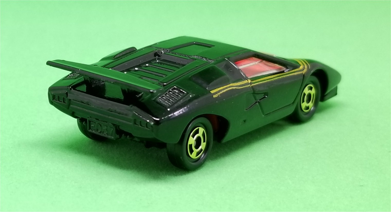 Illustration for article titled LaLD Running of the Bulls 2018: Tomica Lamborghini Countach LP500S